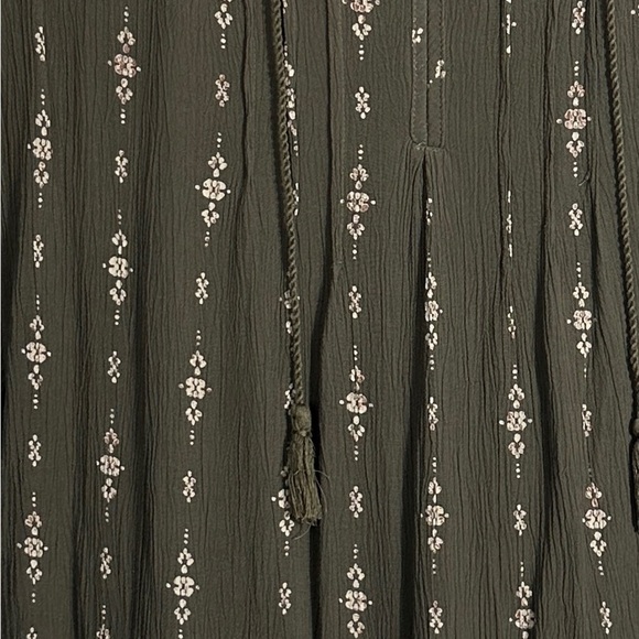 Sonoma sz L tunic top, green/white, crinkle fabric, v-neck, fall, casual - Picture 2 of 9